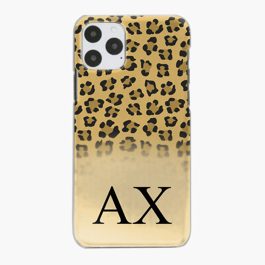 Personalisiertes Apple iPhone Hard Case mit schwarzer Initiale auf Leopardenmuster