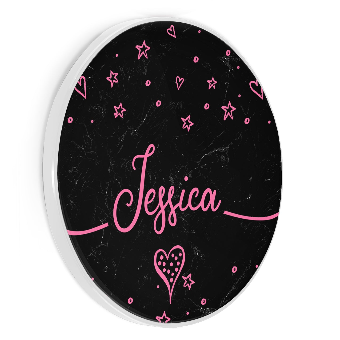 Personalisiertes kabelloses Ladegerät mit rosa, stilvollem Text, Sternen und Herzen auf schwarzem Marmor