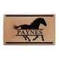 Personalisierte Fußmatte mit rennendem Pferd und Familiennamen