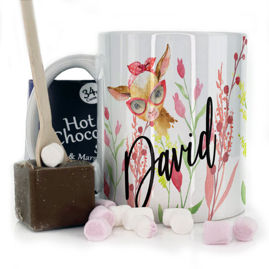 Personalisierte Tasse mit stilvollem Text und Ingwerziege und roten Blumen