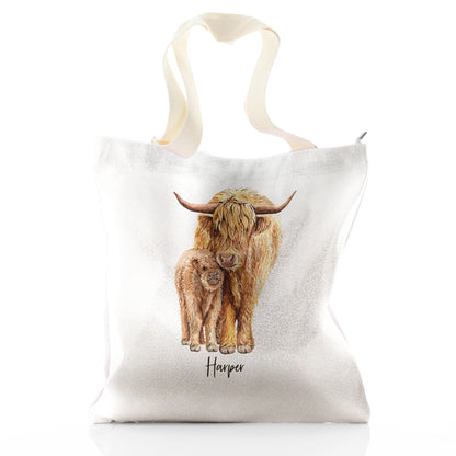 Personalisierte Glitzer-Einkaufstasche mit Willkommenstext und entspannenden Highland-Kühen für Mama und Baby